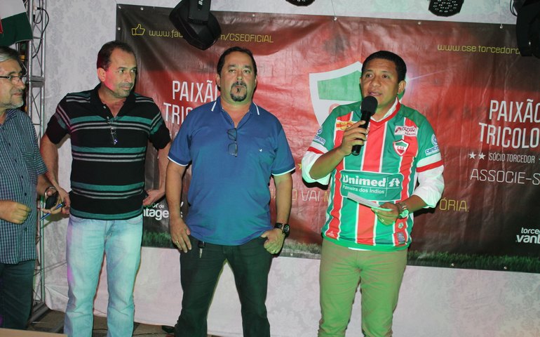 CSE apresenta nova camisa e Júlio promete mais apoio da prefeitura em 2017