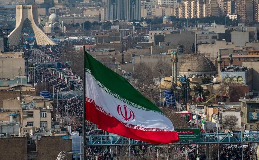 Suspensão da cooperação com a AIEA é resposta legítima do Irã ao Ocidente, diz analista