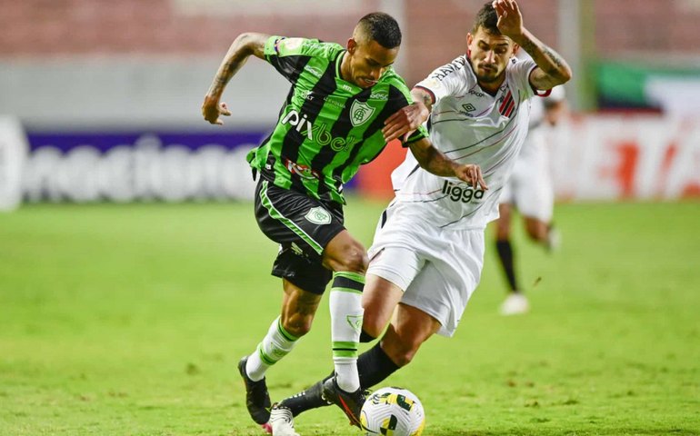 América-MG festeja 110 anos com triunfo sobre o Athletico-PR no Brasileirão