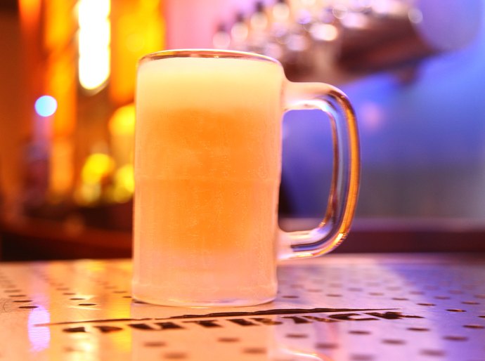 Outback oferece desconto de 50% em bebidas alcoólicas e estende o happy hour