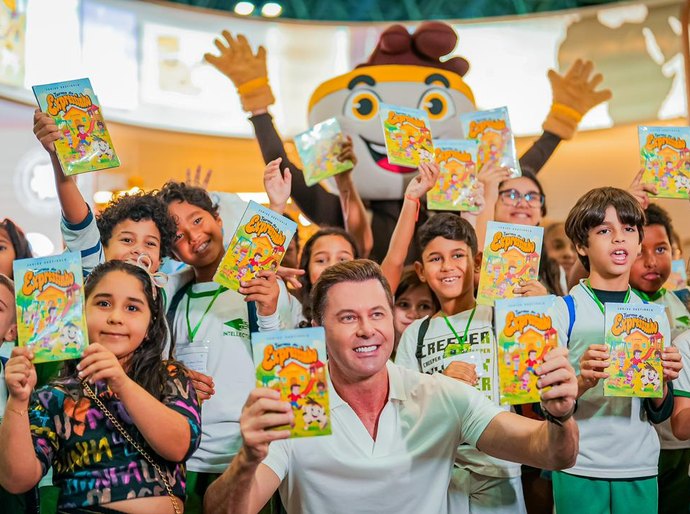 Livros de colorir viram febre na Bienal e ganham versão espiritual com ‘Café com Deus Pai – Entre Cores’