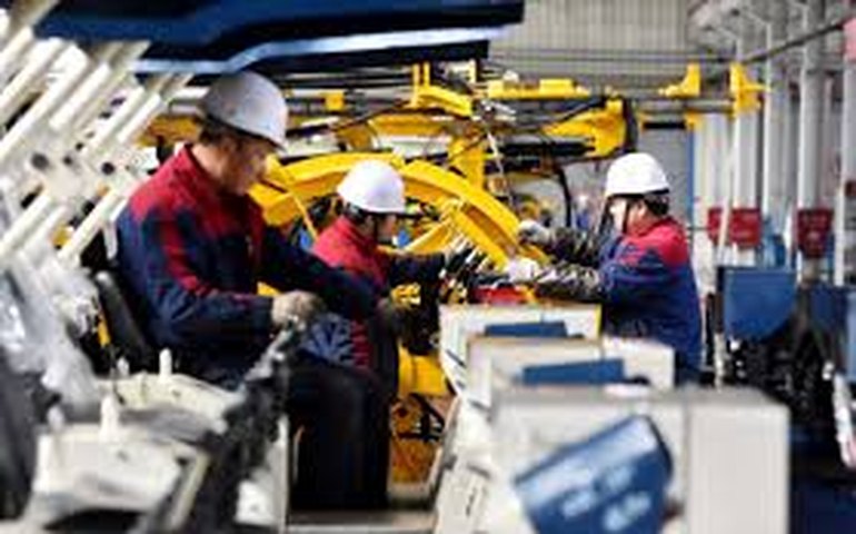 PMI industrial da zona do euro avança a 50,7 em agosto e supera prévia, afirma S&P Global