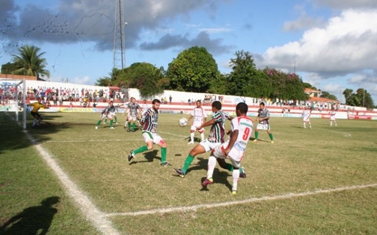 Em Penedo, CSE desbanca donos da casa na estreia do segundo turno