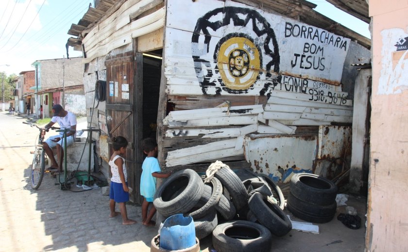 Campanha de recolhimento de pneus é realizada em borracharias de Marechal