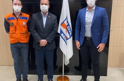 Prefeito Cacau busca na Defesa Civil Nacional solução para transtornos causados pelo avanço do mar na Barra Nova