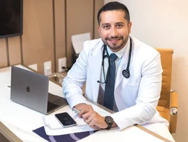 Comer à noite realmente engorda? Especialista explica o que influencia no peso