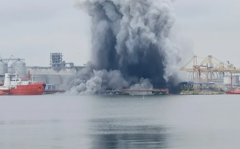 Drone marítimo ucraniano explode em um porto romeno no Mar Negro. Não há relatos de feridos.