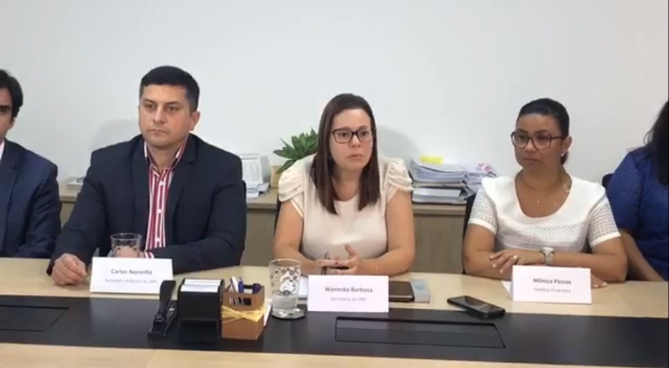 COLETIVA CRISE DA SAÚDE