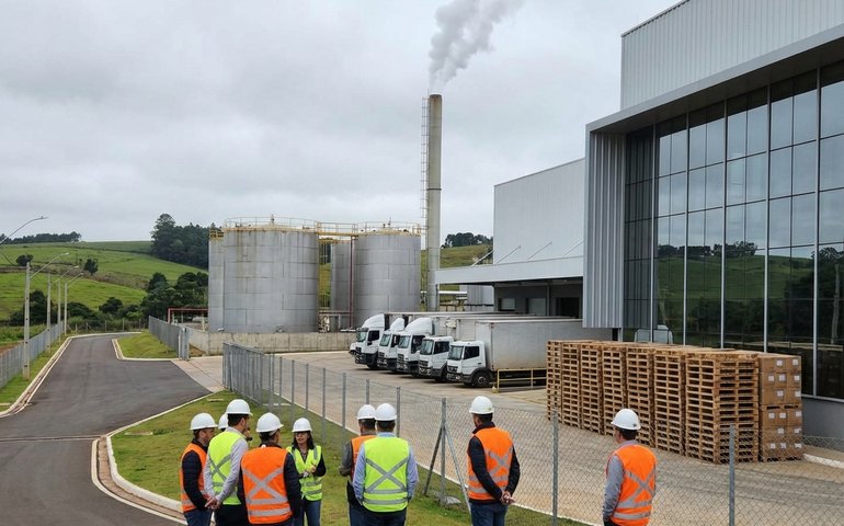 Ambev inaugura fábrica de garrafas no Paraná após investir R$ 1 bilhão