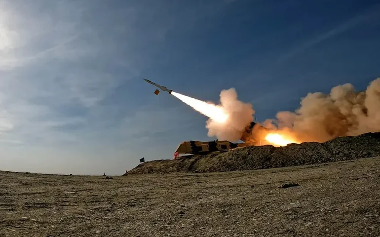 Irã tem arsenal de mísseis modernos e letais para enfrentar submarino e porta-aviões enviados pelos EUA; entenda poder bélico