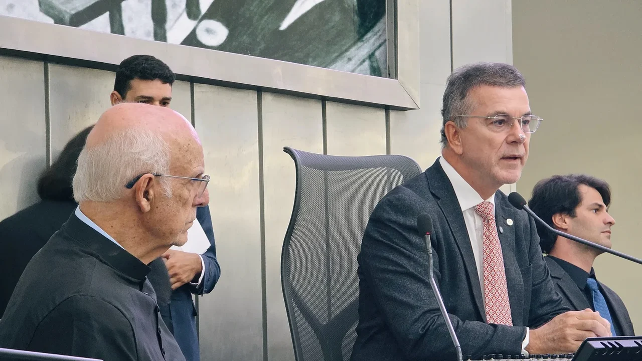 Sessão pública 'Fraternidade e Moradia' com Padre Júlio Lancellotti reúne lideranças e movimentos populares em Alagoas