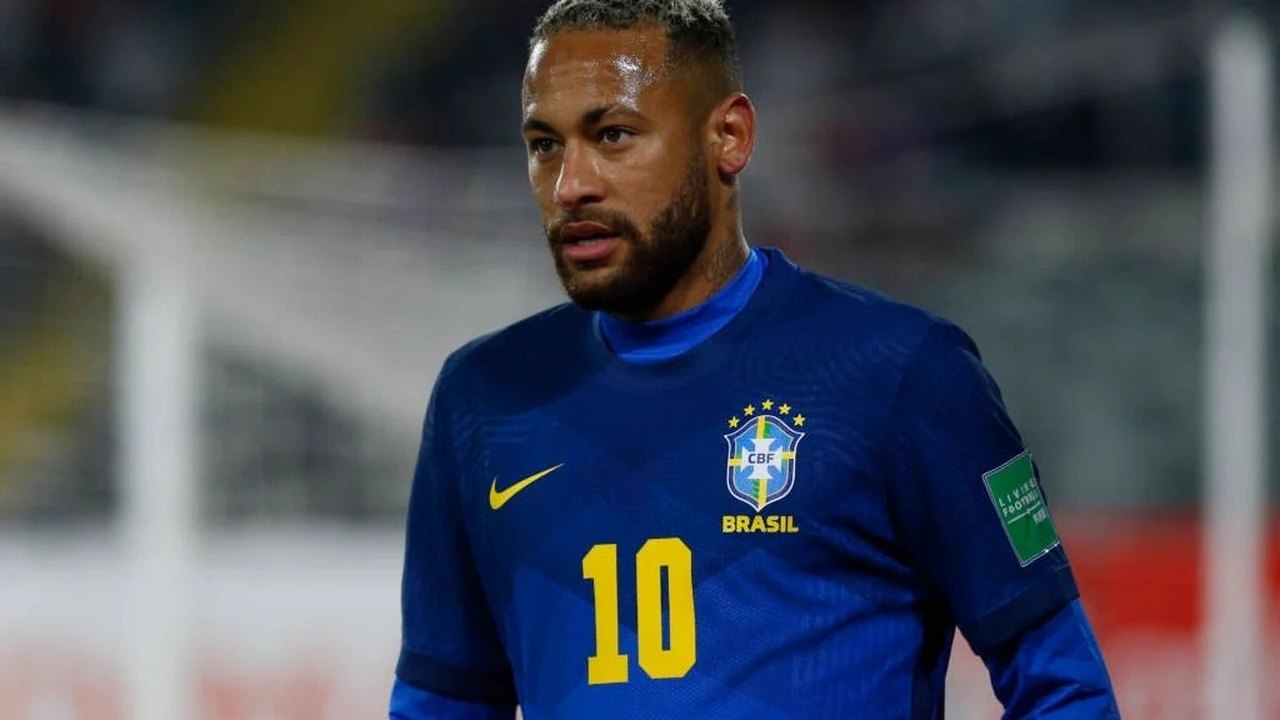 Suposta nova camisa azul da seleção vaza em site inglês; veja fotos
