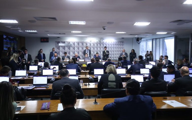 CPMI do INSS adia depoimento de advogado e mantém condução coercitiva