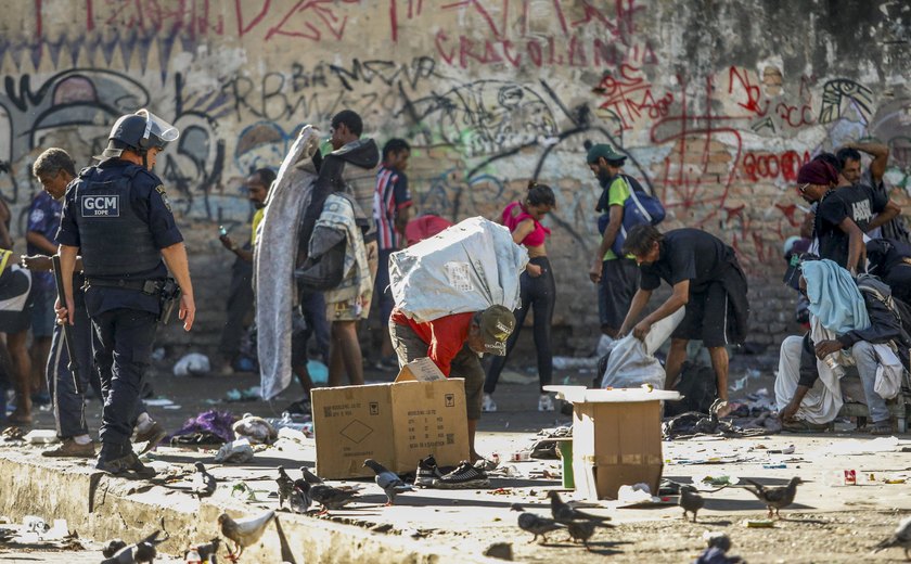 O que mudou com o muro da prefeitura de SP na Cracolândia? 'Foi mais para esconder os usuários'