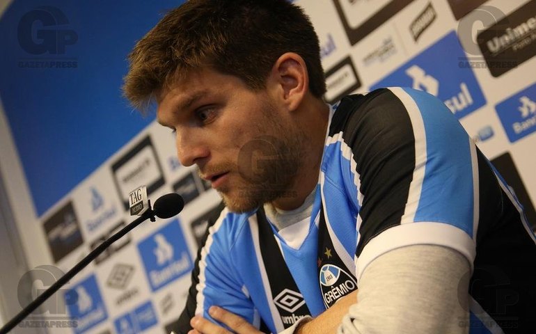 De volta ao Grêmio, Kannemann treina e diz esperar partida dura contra o Vitória