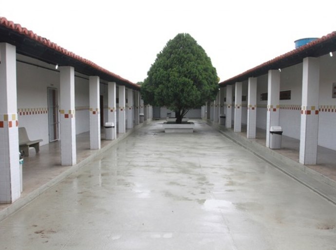 Governador e secretário de Educação entregam ginásios e escolas reformadas