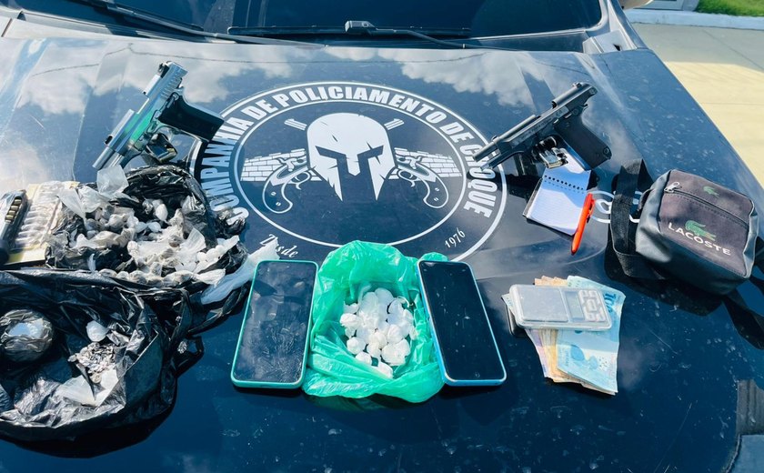 PM prende homem e apreende adolescente com armas e drogas no bairro Pescaria, em Maceió