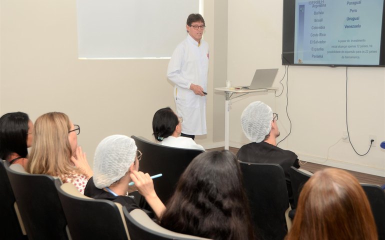 Sesau promove curso sobre pasteurização do leite materno para profissionais dos bancos de leite em Alagoas