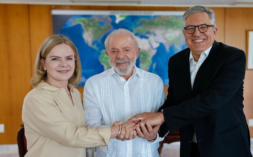 Gleisi Hoffmann cita isenção do IR como prioridade da agenda política