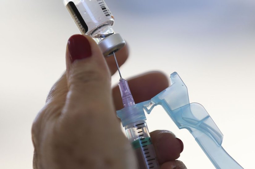 Há 5 anos, Brasil aplicava primeiras doses de vacina contra a covid-19