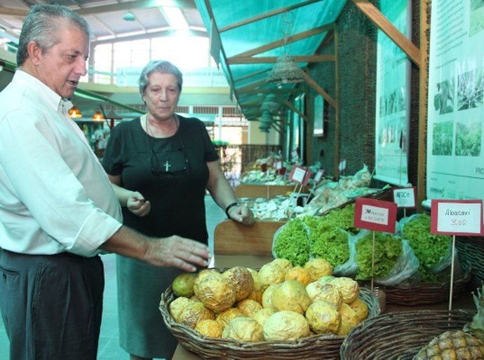 Joaquim Brito propõe parceria com cooperativa de agricultores de Maragogi