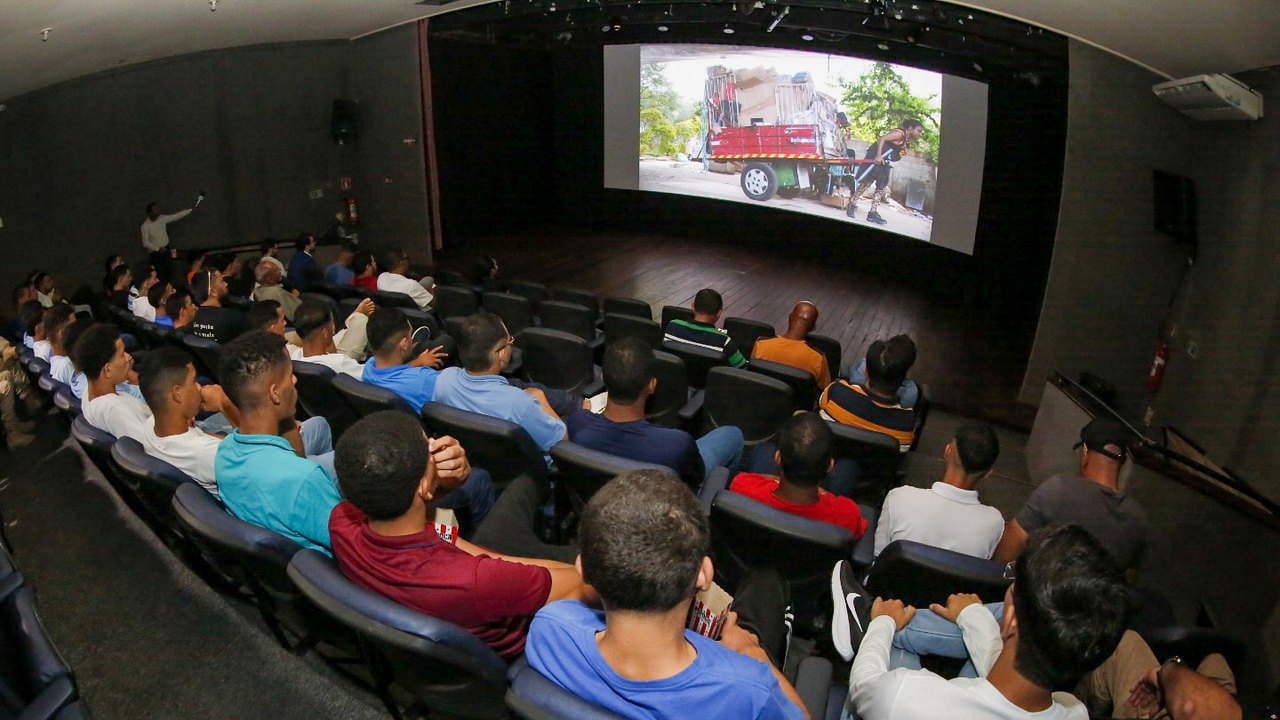 5ª Edição do “Caminhos Literários” leva jovens socioeducandos ao cinema
