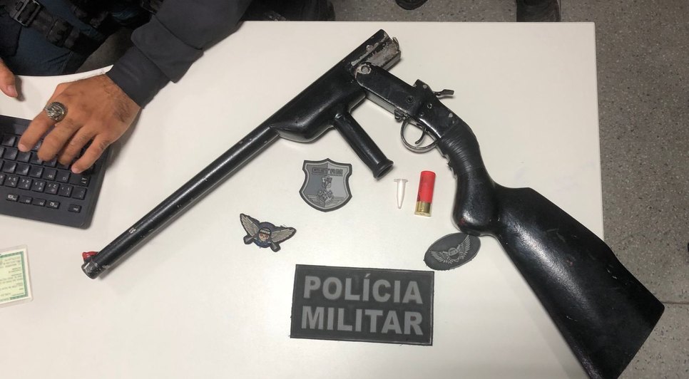 Homem é preso após ameaçar próprio pai com espingarda em Itabaiana / Foto: Foto: Polícia Militar/SE