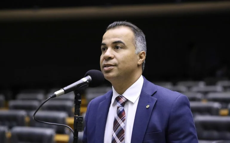 Ex-assessor de Bolsonaro acompanha julgamento do 'núcleo 2' da trama golpista no STF