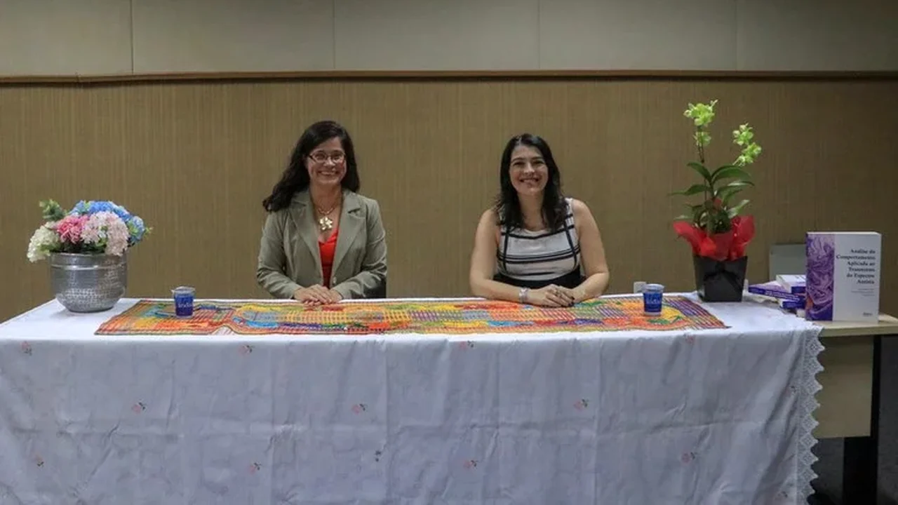Docente do Cedu realiza palestra na Bienal do Livro de São Paulo