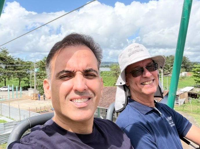 Primeiro teleférico de Alagoas inicia testes no Pilar; Renato Filho faz primeiro percurso