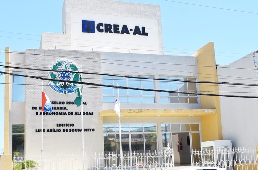 Conselheiro cobra esclarecimentos sobre reforma da sede do Crea/AL