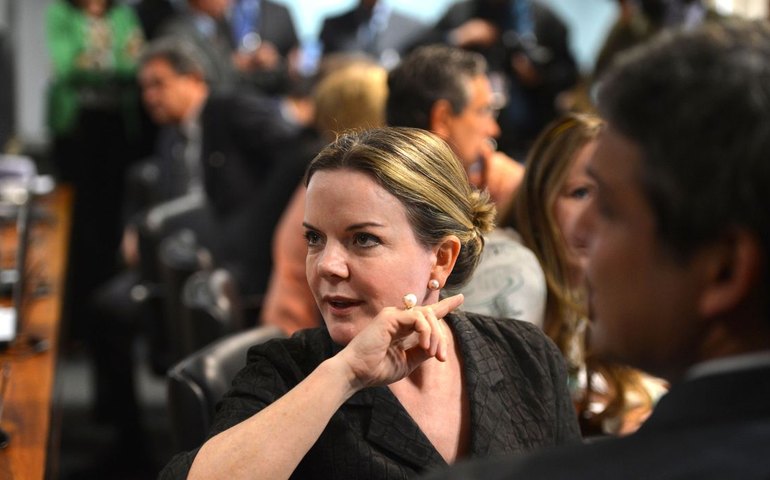 Gleise culpa Selic pela dívida pública e não as despesas do governo