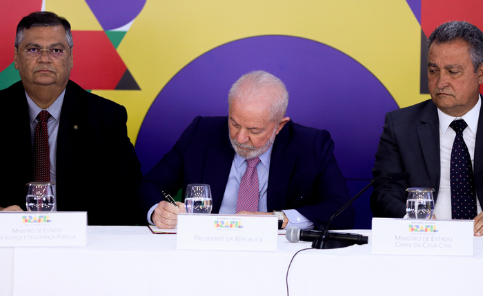 Lula assinou o decreto que reajustará, a partir de 1º de janeiro de 2024, o valor do salário-mínimo