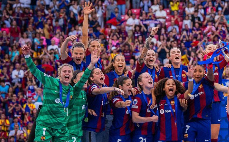 Com gols de Bonmatí e Putellas, Barcelona vence o Lyon e conquista o tricampeonato da Champions League feminina
