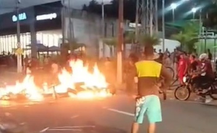 Moradores bloquearam vias de Maceió Moradores bloquearam vias de Maceió