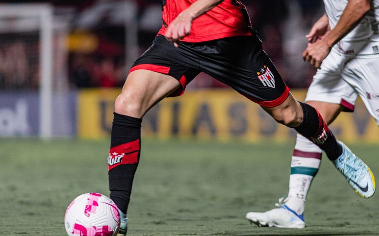 Flu e Atlético-GO jogam para se afastar da zona do rebaixamento