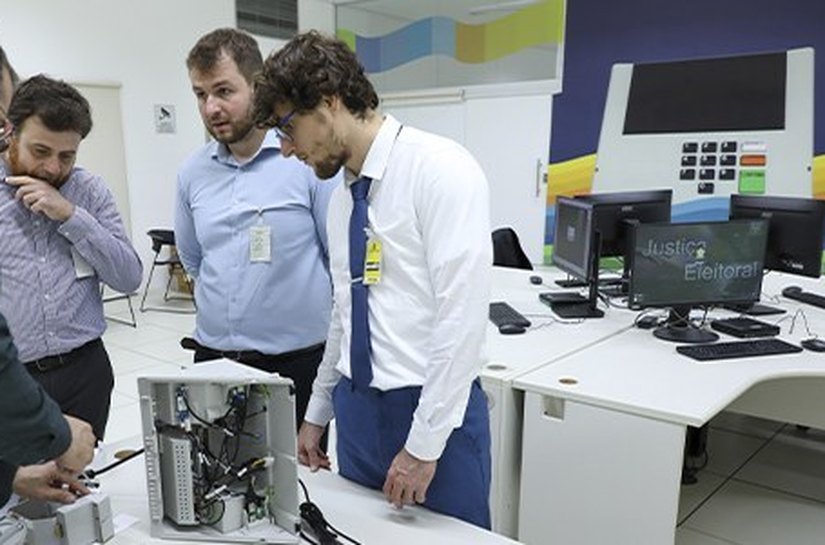 Eleições 2026: TSE abre urna eletrônica para técnicos da Sociedade Brasileira de Computação