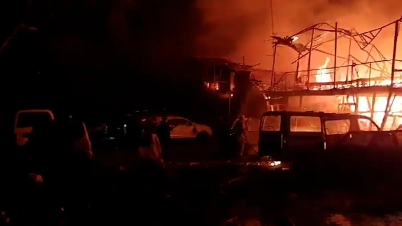 Incêndio atinge base militar na região russa de Lipetsk; há relatos de ataque 'massivo' de drones ucranianos