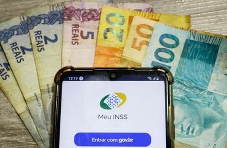 INSS paga 13º e novo salário mínimo a partir desta quinta-feira; veja calendário