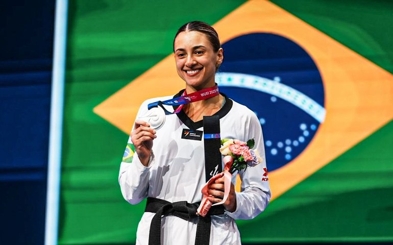 Milena Titoneli é prata no Mundial de taekwondo, o 3º pódio do Brasil