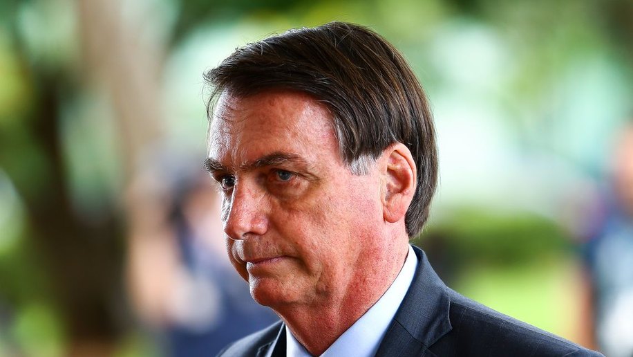 Negacionista, Bolsonaro quer STF contra medidas que salvam vidas na pandemia