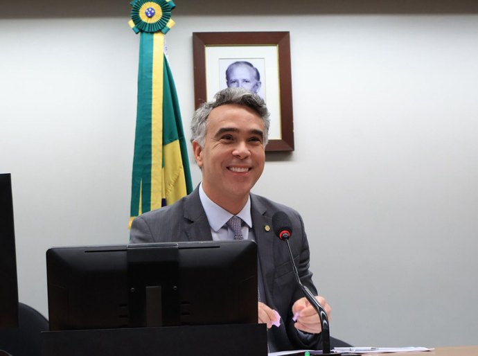 Projeto de lei que aumenta pena em casos de violência contra profissionais da educação é aprovado na Câmara