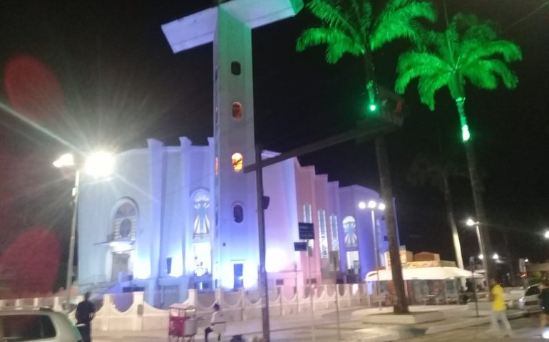 Pontos turísticos de Arapiraca ganham iluminação especial em alusão ao Novembro Azul