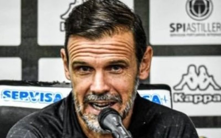 Partida é suspensa após explosão de bomba ferir técnico na Argentina