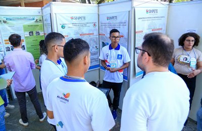 Educação encerra participação na Sinpete com 8 escolas premiadas