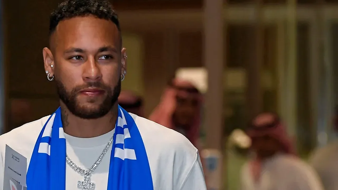 Veja como será a apresentação do Neymar no Al-Hilal neste sábado; relembre estreias do craque no Paris Saint-Germain e no Barcelona