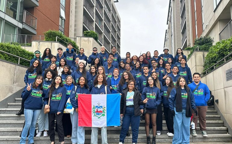 Em Londres, Paulo Dantas recepciona 50 estudantes alagoanos do programa Daqui Pra o Mundo