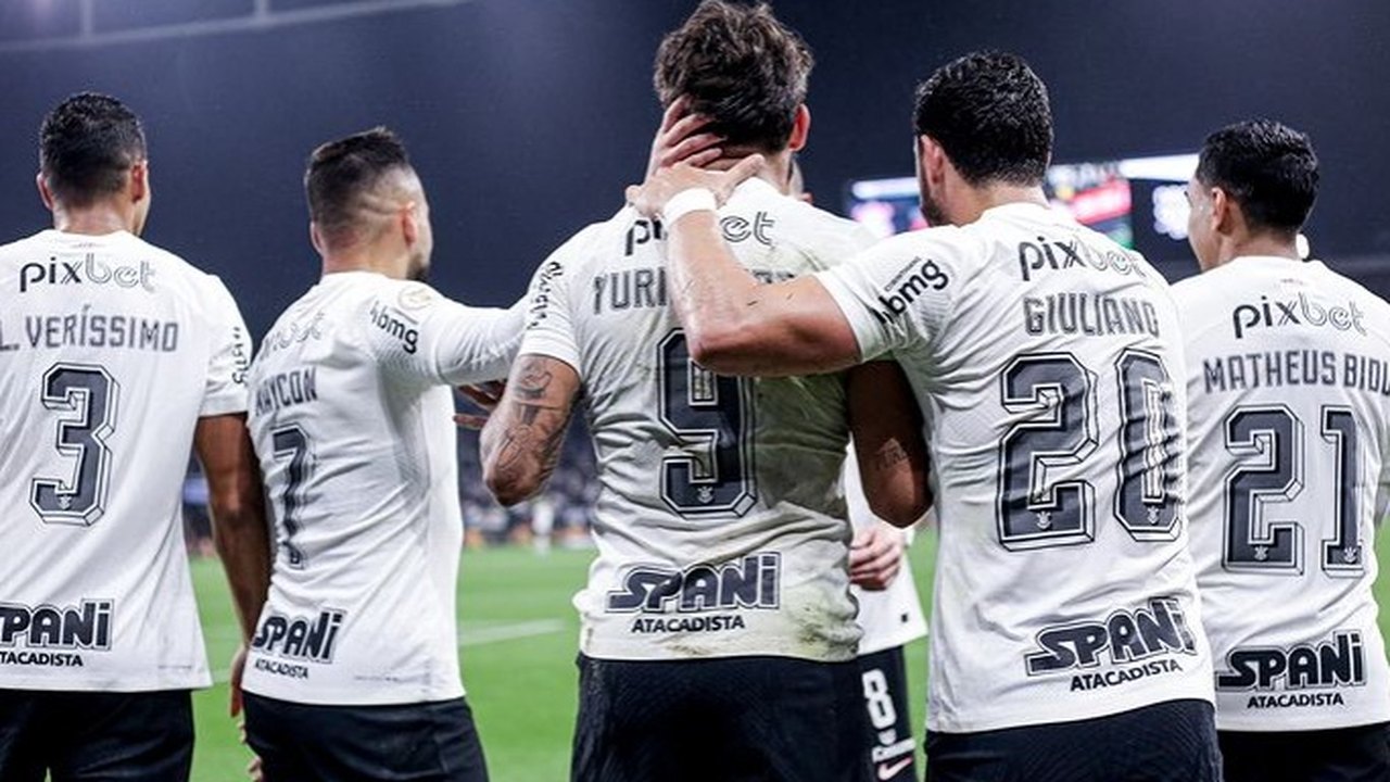 Corinthians vence fora, segura Grêmio na briga pelo título e respira aliviado no Brasileirão