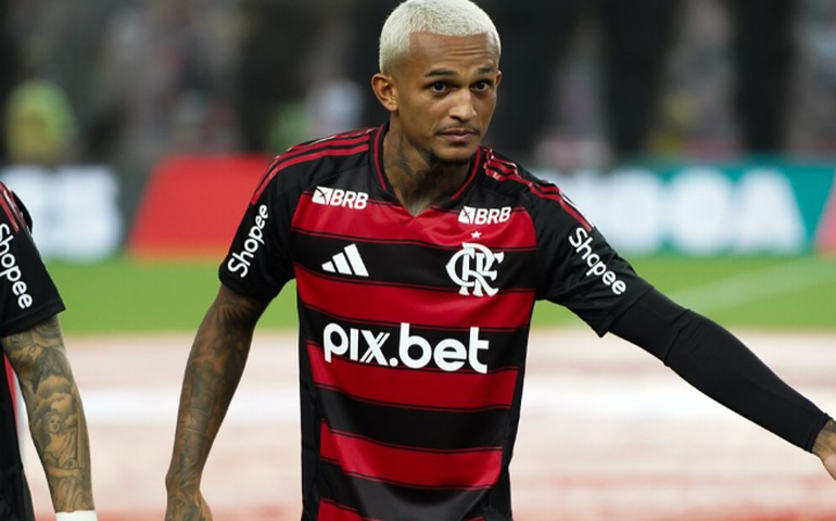 Wesley realiza sonho na seleção e espera se firmar na carente lateral direita: 'Fazer de tudo'
