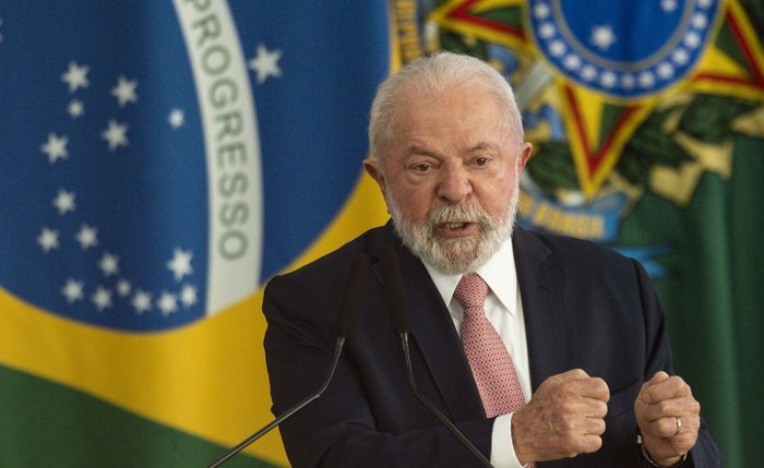 Presidente pede contratação de trabalhadores locais para tocar obras